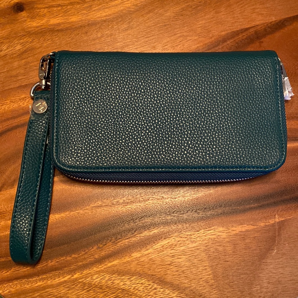 Thirty one clutch AB05 Peacock Pebble